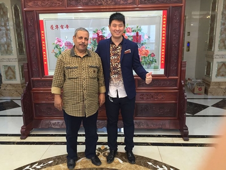 Group photos with customers both at home and abroad
